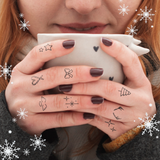 Kleine Weihnachtsornamente Finger Tattoos 🤫