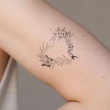 Herz- Blumen-Kranz mit Schmetterling und Fisch Tattoo