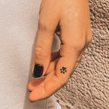 Pfote einzeln ausgefüllt Tattoo
