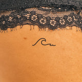 Ein-Linien-Welle Tattoo