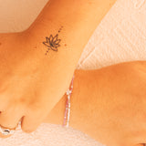 Lotus mit Punkten Tattoo
