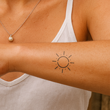 Strahlende Sonne Tattoo