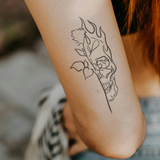 Flammen Totenkopf mit Rose Tattoo